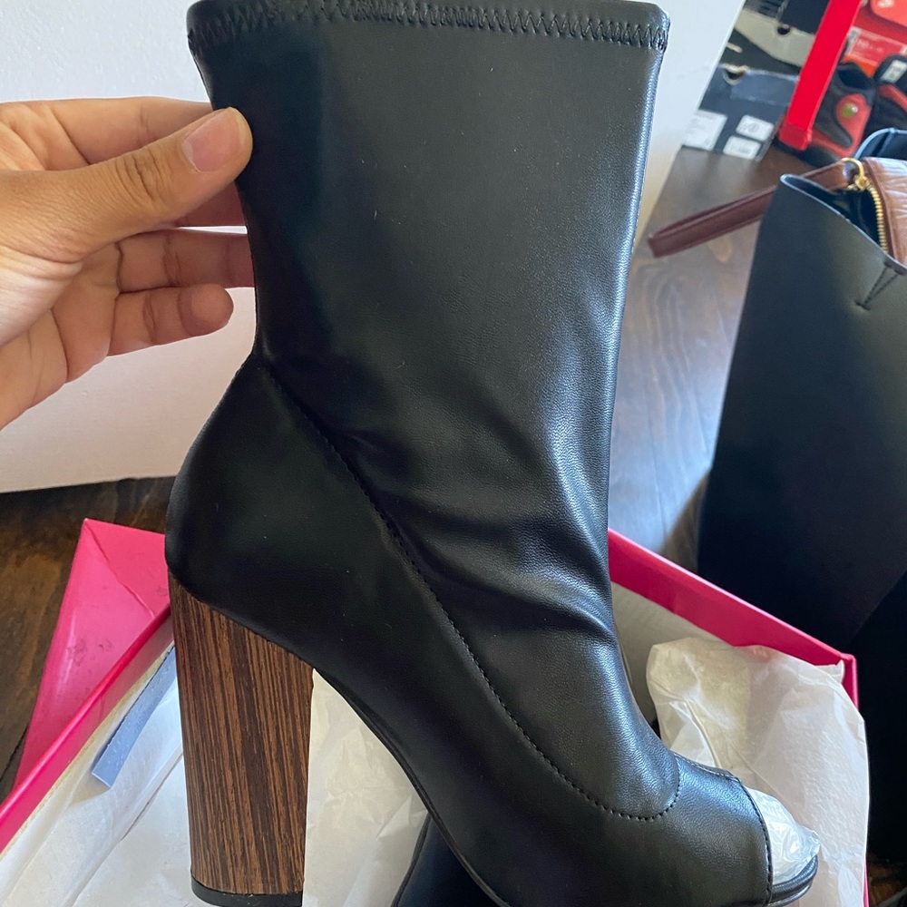 Brand New Heeled boots💕💕